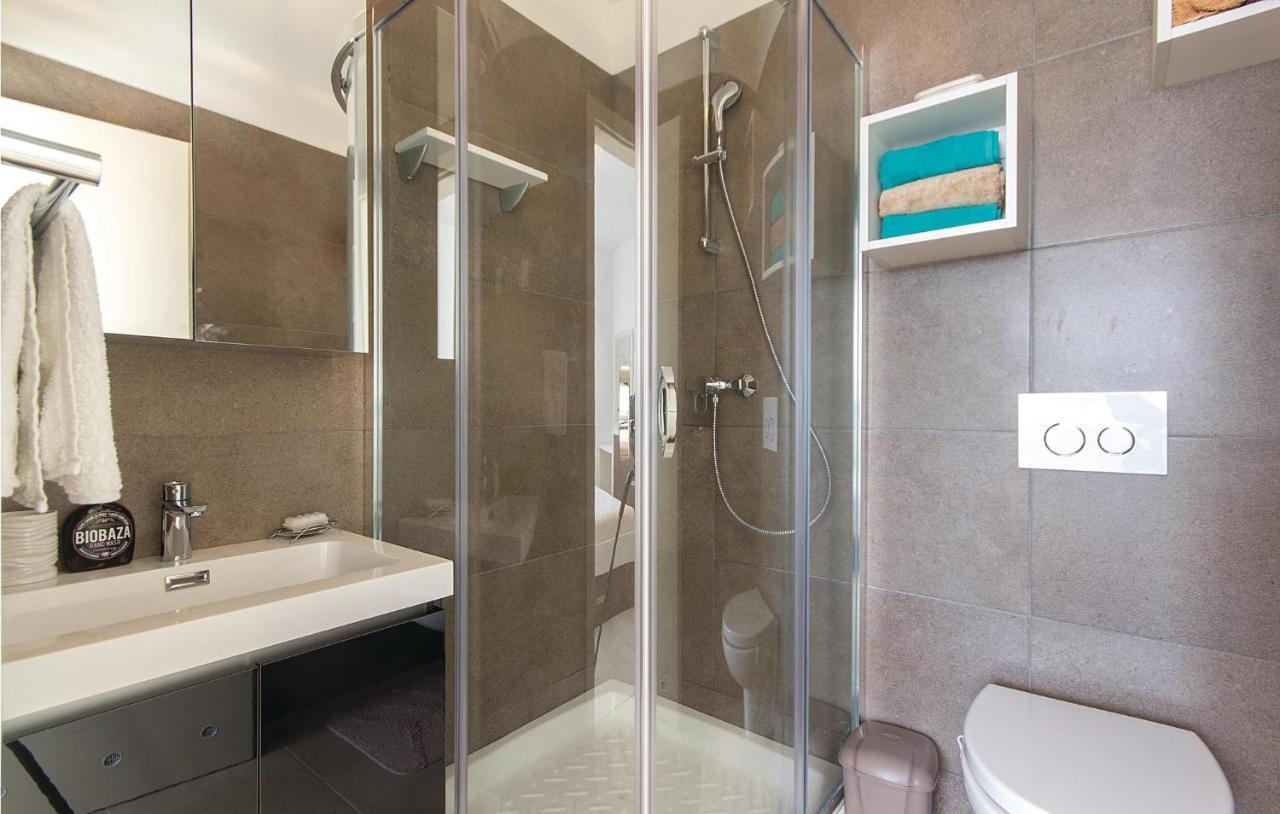 Lovely Apartment In Medulin With Kitchen Екстериор снимка