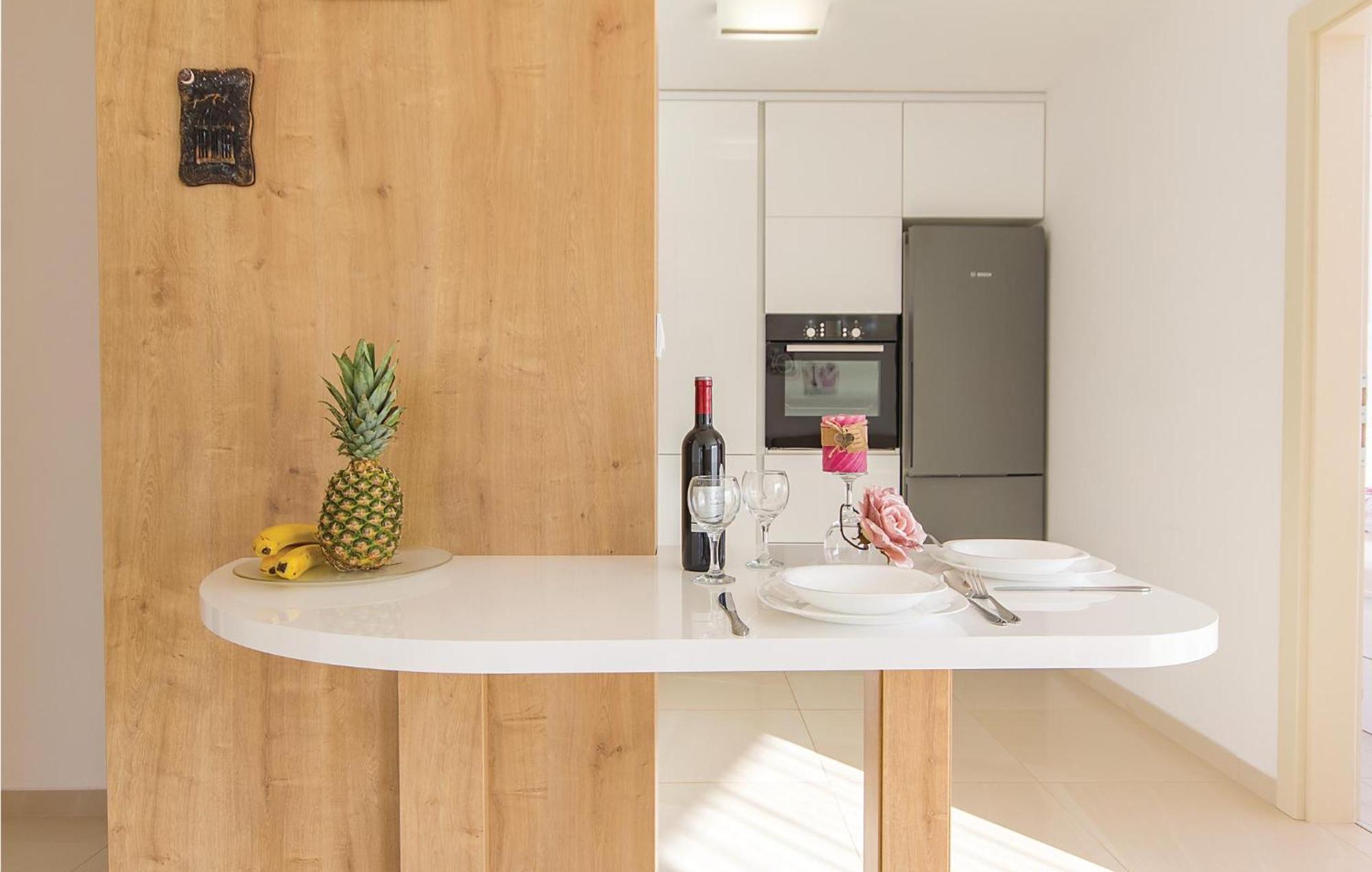 Lovely Apartment In Medulin With Kitchen Екстериор снимка